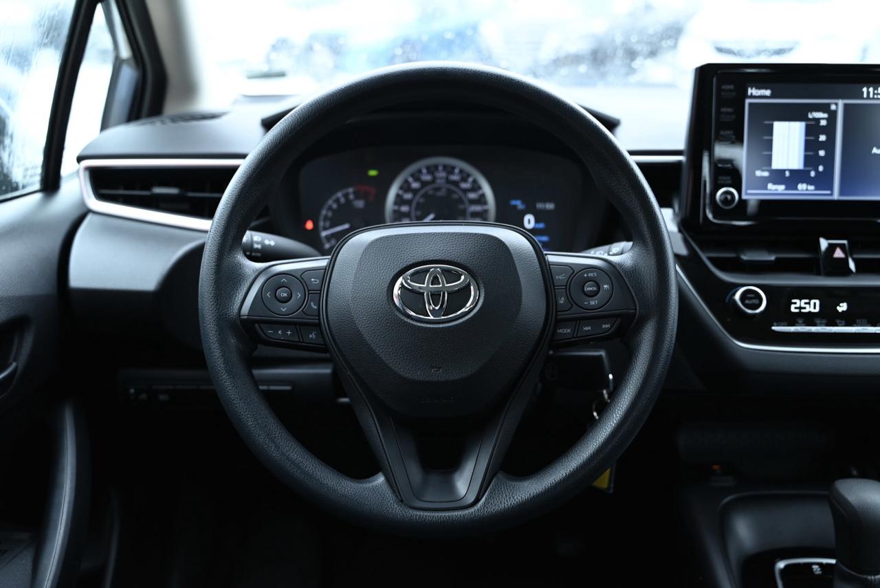 2022 Toyota Corolla Only 34000 kilo wow/ Auto/1-owner Photo