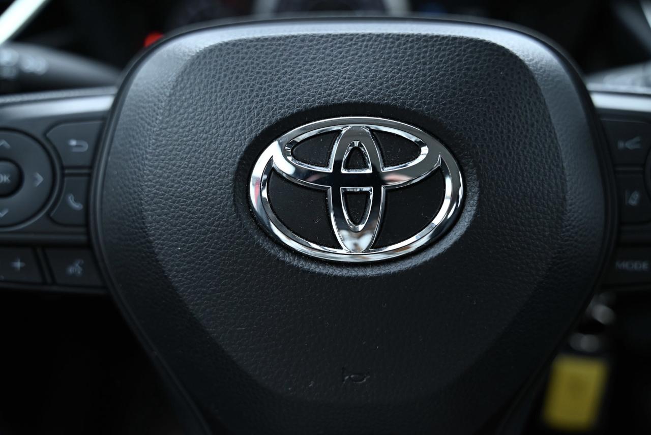 2022 Toyota Corolla Only 34000 kilo wow/ Auto/1-owner Photo