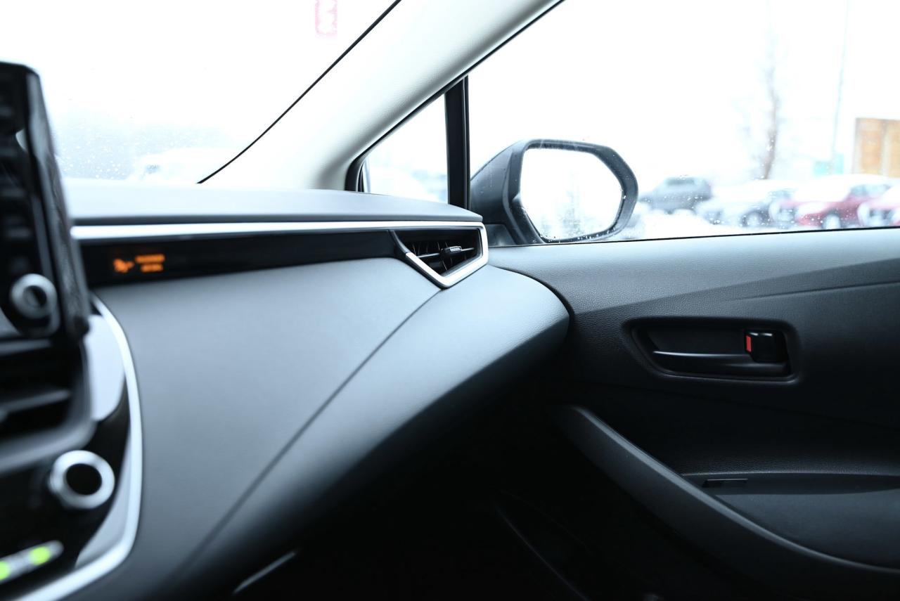 2022 Toyota Corolla Only 34000 kilo wow/ Auto/1-owner Photo