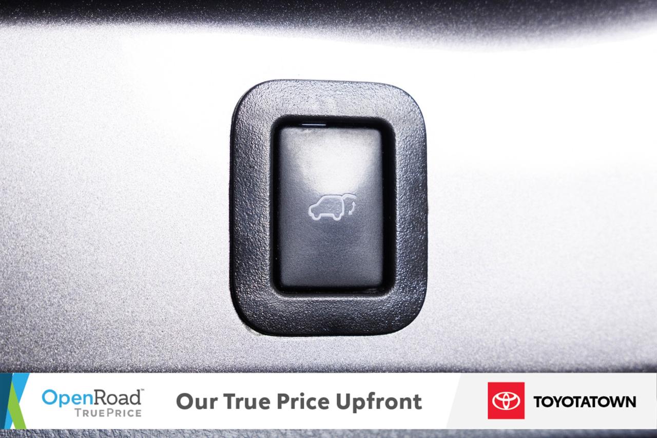 2019 Toyota Highlander XLE! LOADED! LOW MILEAGE! Photo