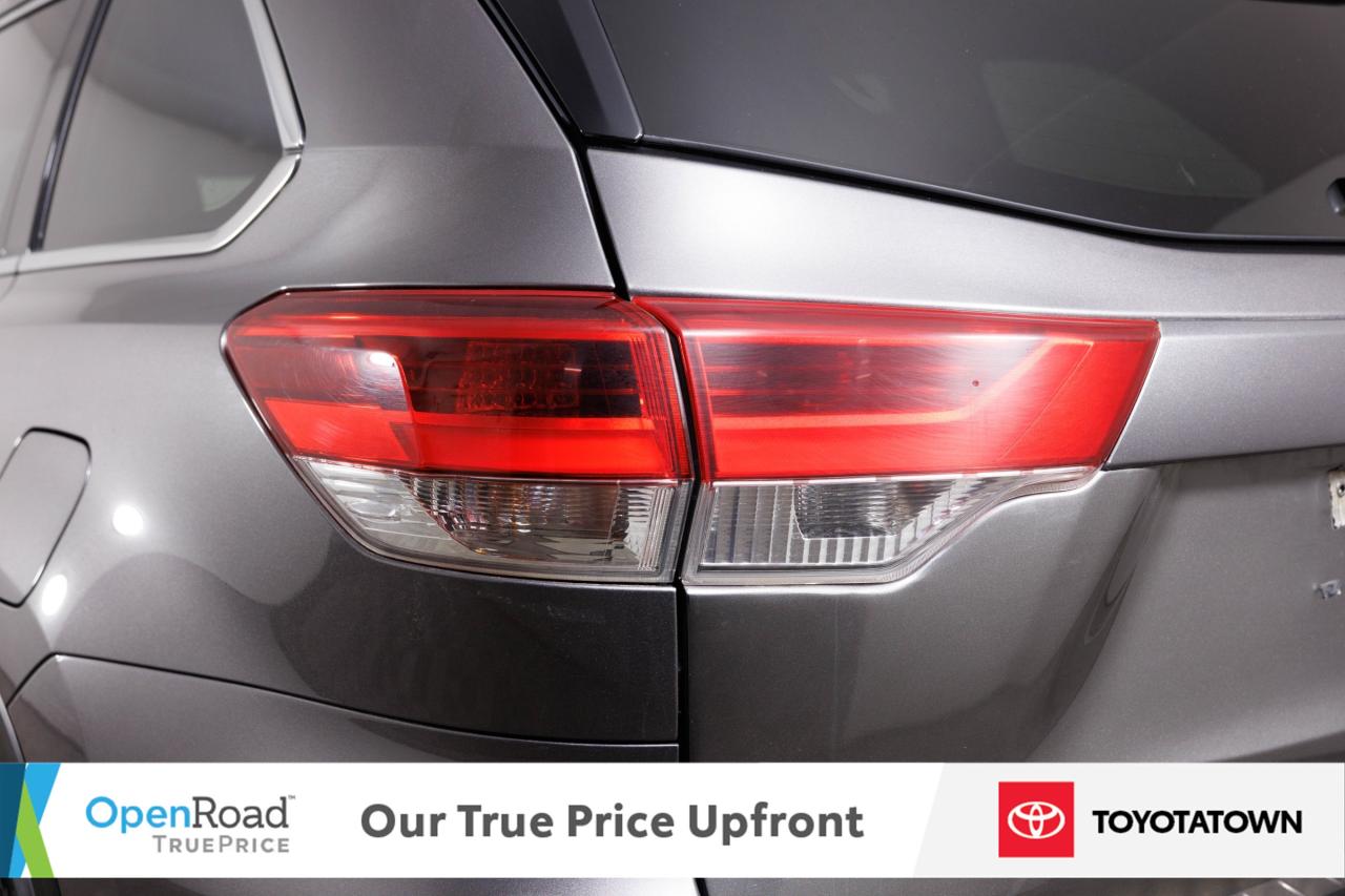 2019 Toyota Highlander XLE! LOADED! LOW MILEAGE! Photo