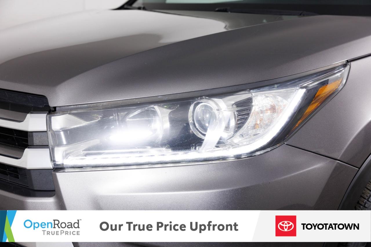 2019 Toyota Highlander XLE! LOADED! LOW MILEAGE! Photo