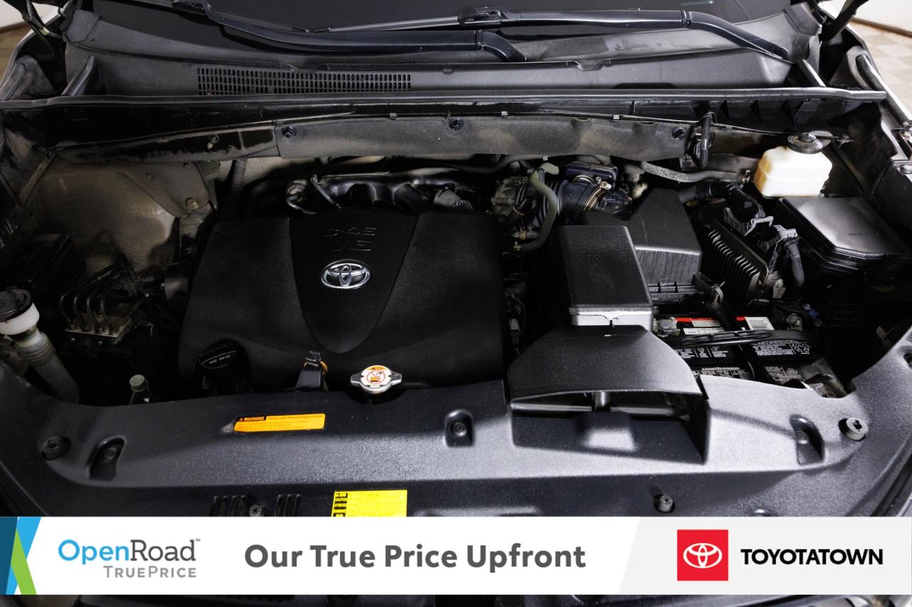 2019 Toyota Highlander XLE! LOADED! LOW MILEAGE! Photo