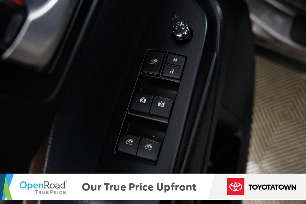 2019 Toyota Highlander XLE! LOADED! LOW MILEAGE! Photo