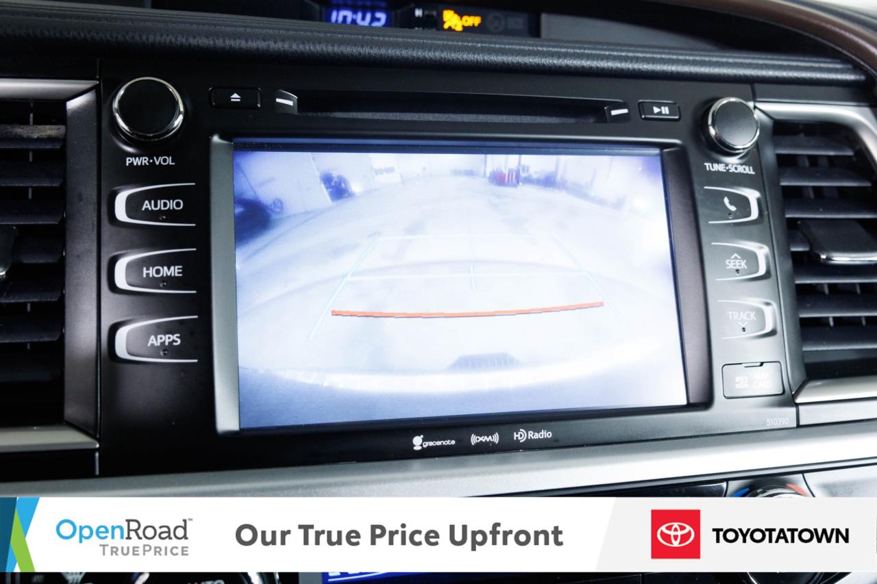 2019 Toyota Highlander XLE! LOADED! LOW MILEAGE! Photo