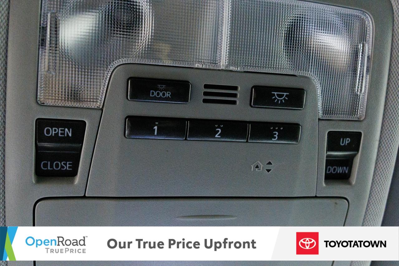 2019 Toyota Highlander XLE! LOADED! LOW MILEAGE! Photo