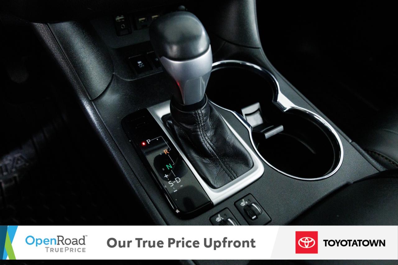 2019 Toyota Highlander XLE! LOADED! LOW MILEAGE! Photo