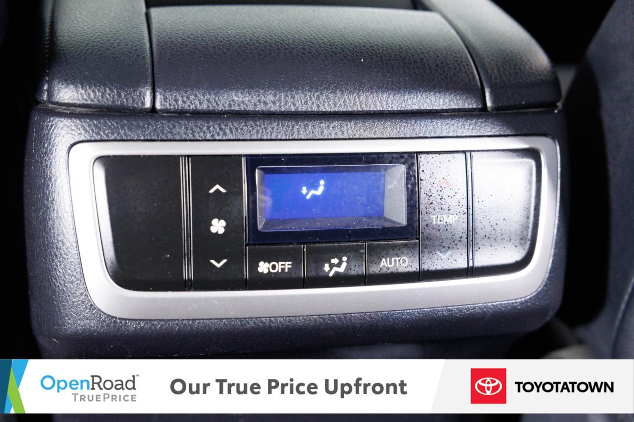 2019 Toyota Highlander XLE! LOADED! LOW MILEAGE! Photo