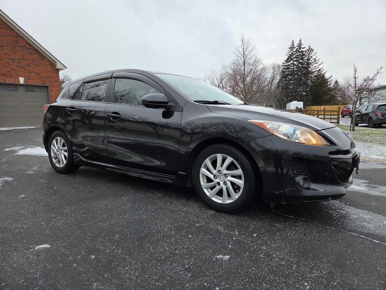 2012 Mazda MAZDA3 AUTO, GT SKY-ACTIVE, LEATHER,SUNROOF! Photo