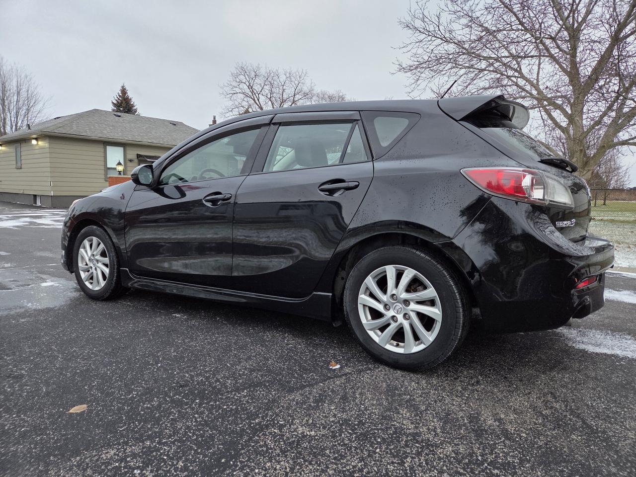 2012 Mazda MAZDA3 AUTO, GT SKY-ACTIVE, LEATHER,SUNROOF! Photo