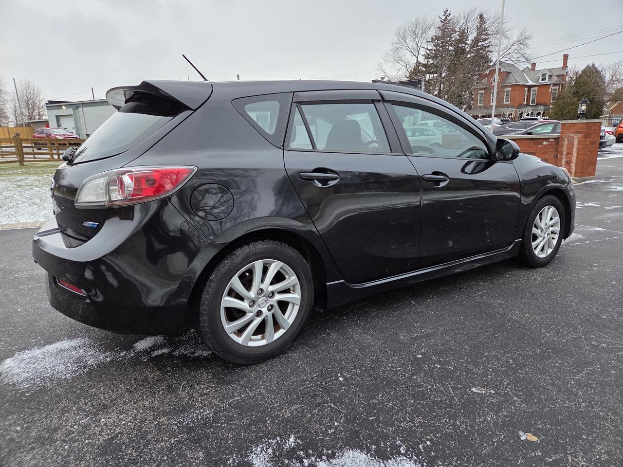2012 Mazda MAZDA3 AUTO, GT SKY-ACTIVE, LEATHER,SUNROOF! Photo