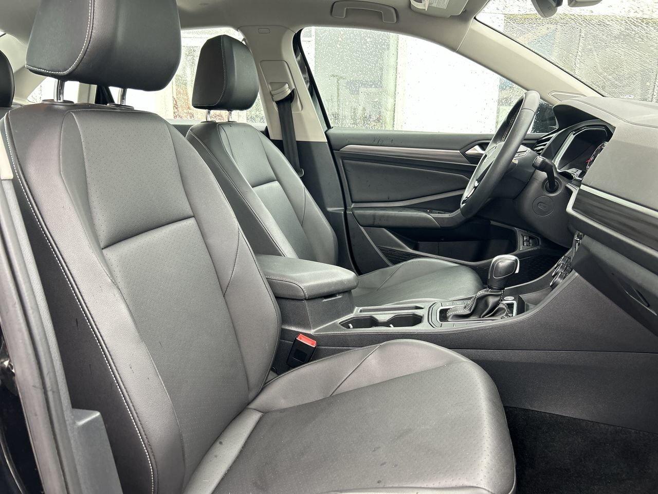 2021 Volkswagen Jetta Execline 1.4T 8sp at w/Tip Navigation  Sunroof  Al Photo