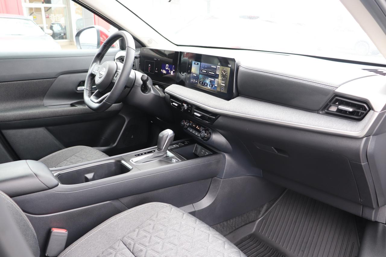 2025 Nissan Kicks SV FWD Photo