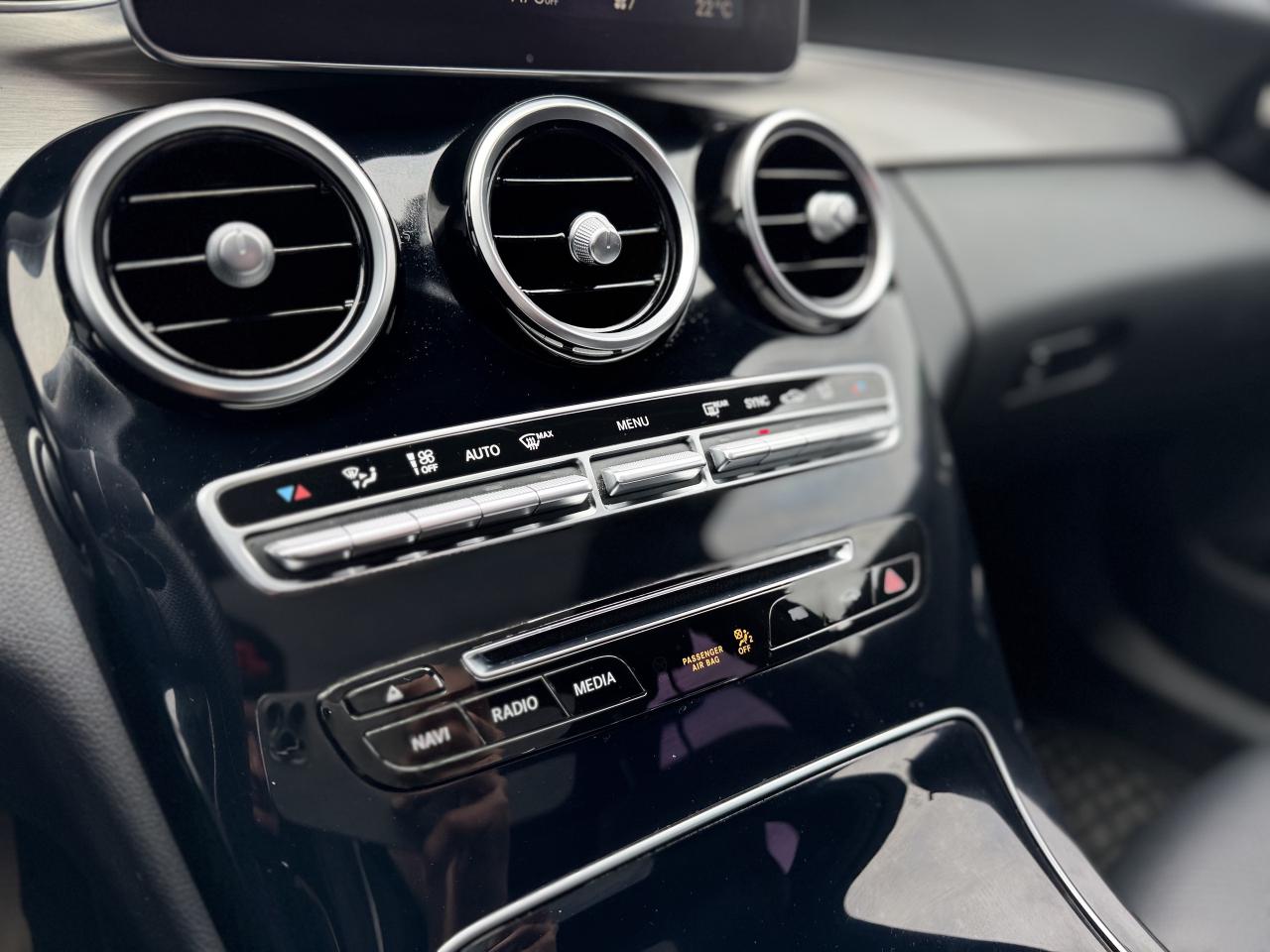 2017 Mercedes-Benz C-Class C300 4MATIC / CleanCarfax / MINT! Photo