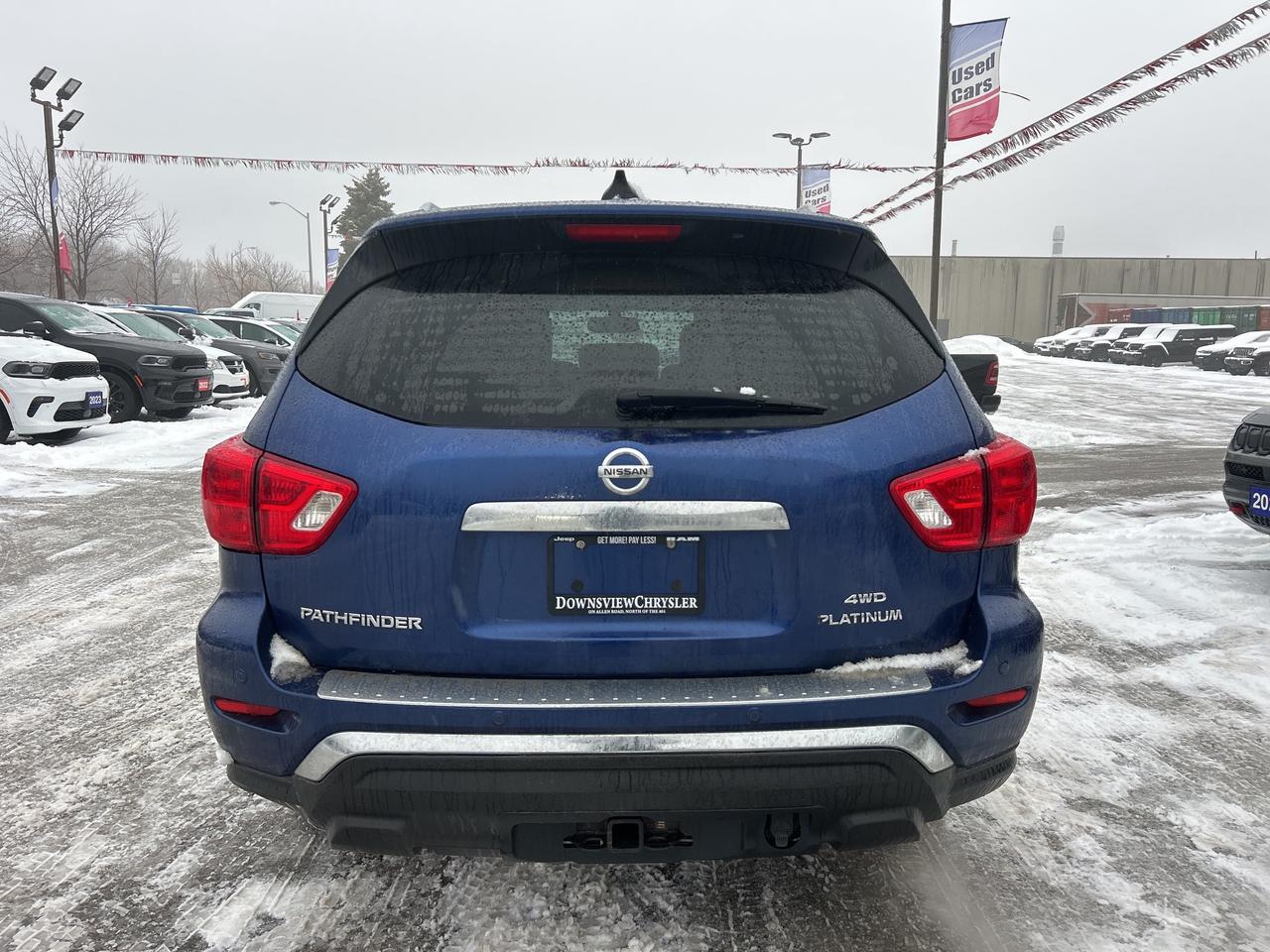 2018 Nissan Pathfinder Platinum 4x4 w/Moonroof, Bose Audio, DVD Player Photo4