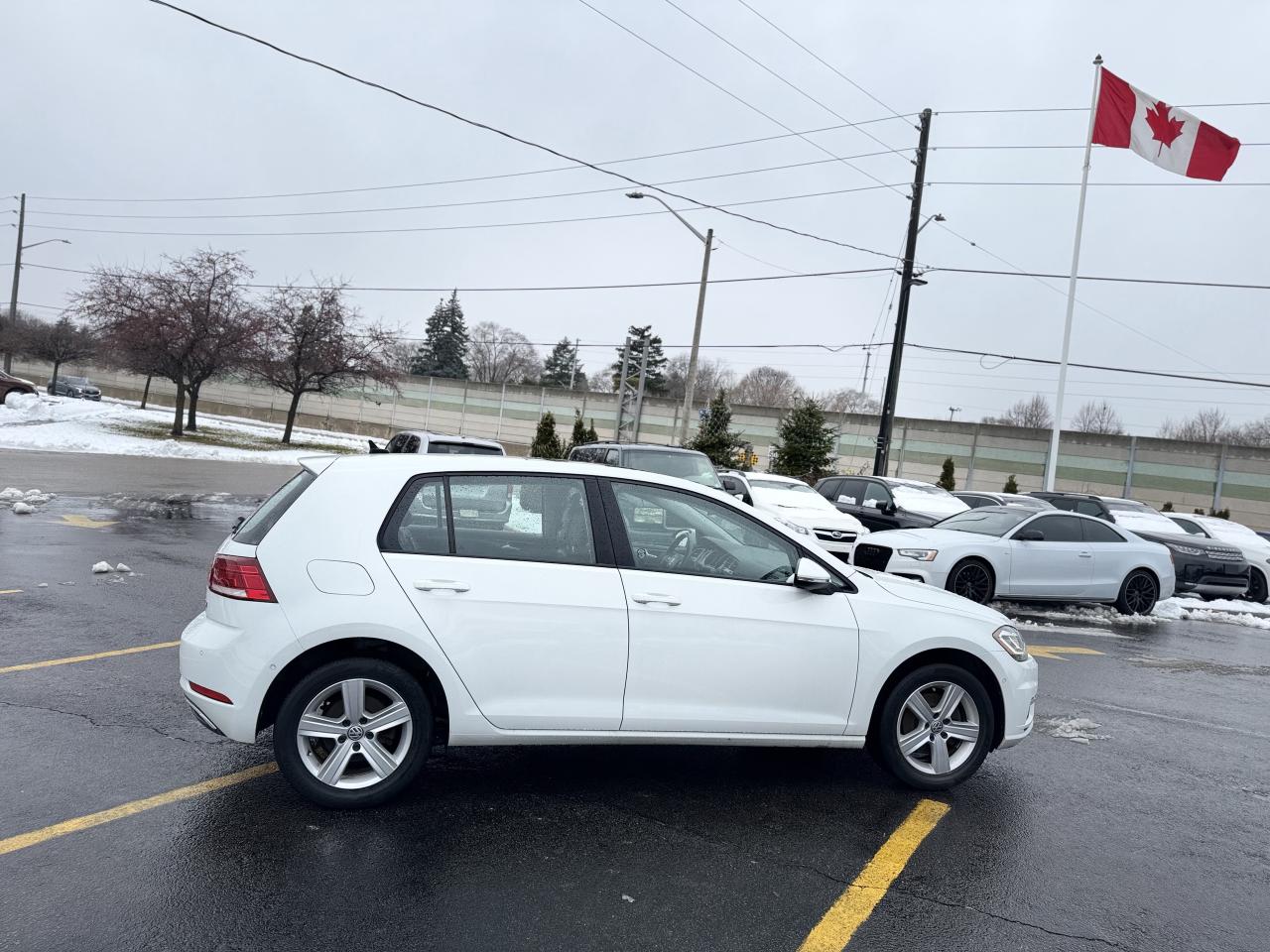 2018 Volkswagen Golf LED LIGHTS   Leather Seats! Photo4