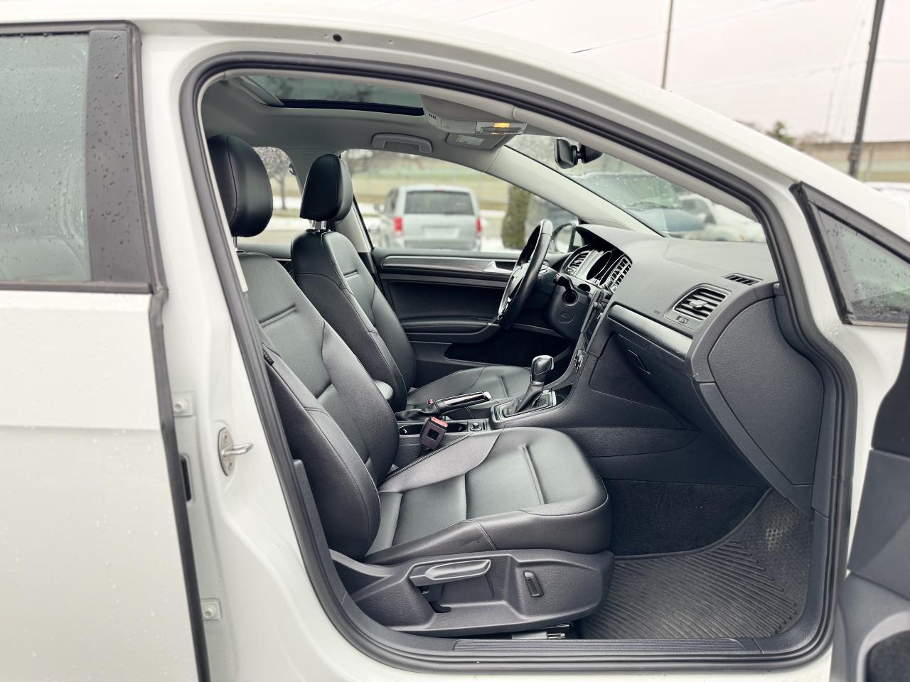 2018 Volkswagen Golf LED LIGHTS   Leather Seats! Photo