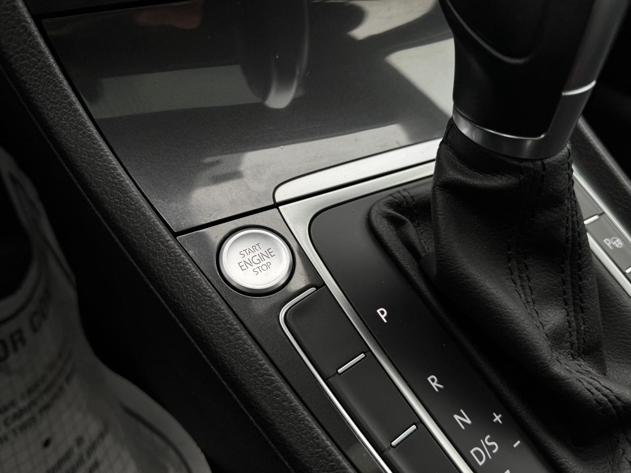 2018 Volkswagen Golf LED LIGHTS   Leather Seats! Photo