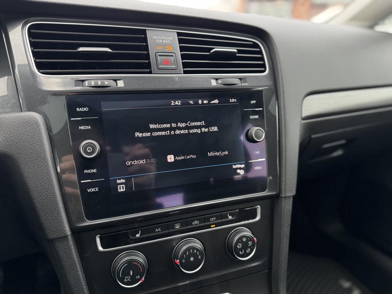 2018 Volkswagen Golf LED LIGHTS   Leather Seats! Photo