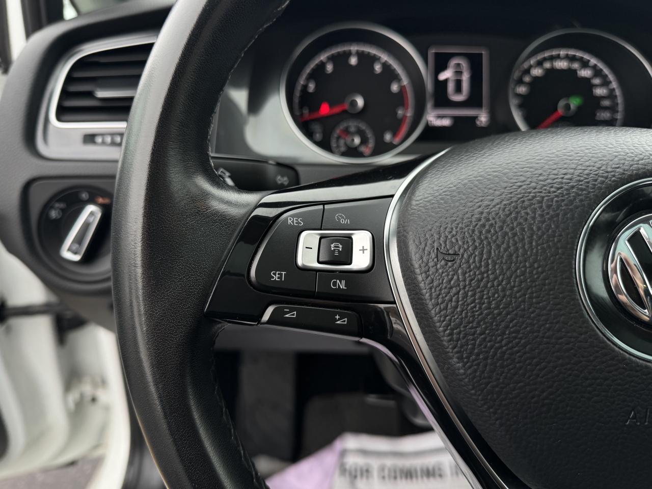 2018 Volkswagen Golf LED LIGHTS   Leather Seats! Photo