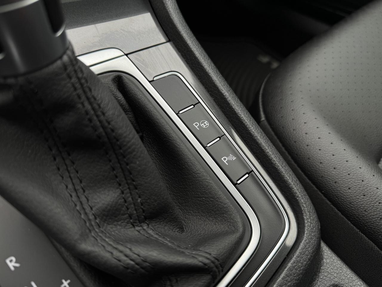 2018 Volkswagen Golf LED LIGHTS   Leather Seats! Photo