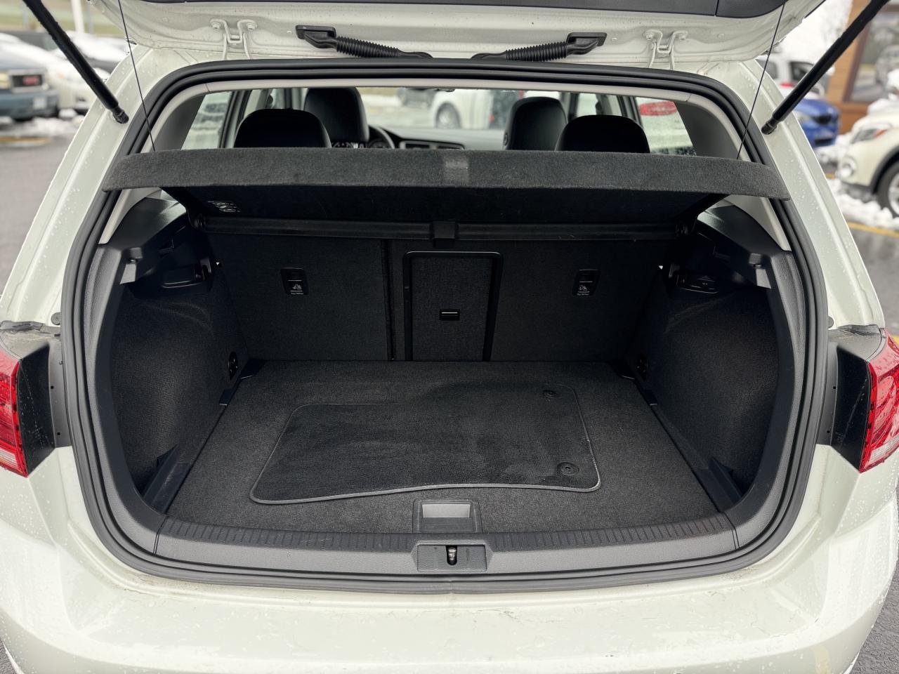 2018 Volkswagen Golf LED LIGHTS   Leather Seats! Photo