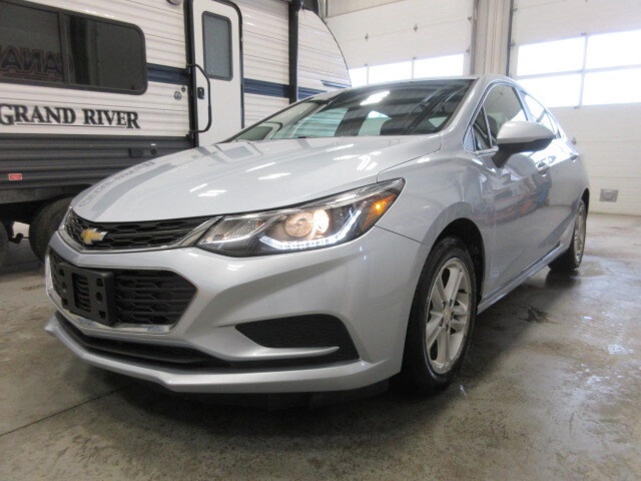 2017 Chevrolet Cruze LT, APPLE/ANDROID, A/C, BT, CAMERA, ALLOYS, 69K! Photo