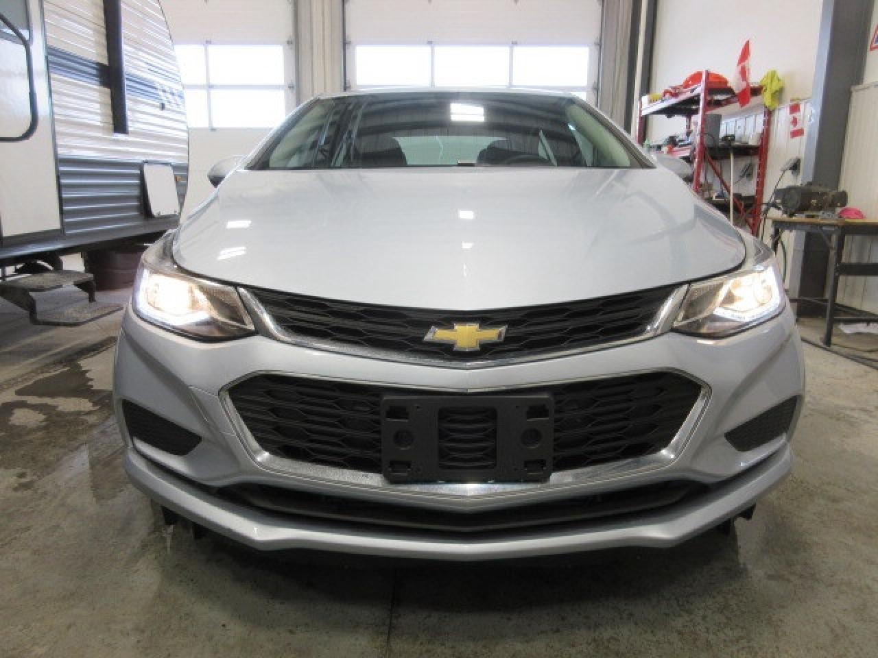 2017 Chevrolet Cruze LT, APPLE/ANDROID, A/C, BT, CAMERA, ALLOYS, 69K! Photo2