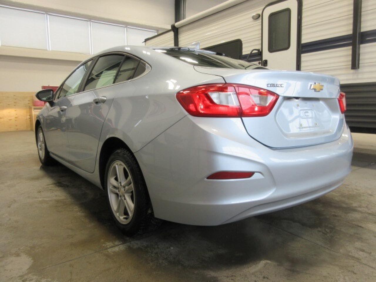 2017 Chevrolet Cruze LT, APPLE/ANDROID, A/C, BT, CAMERA, ALLOYS, 69K! Photo