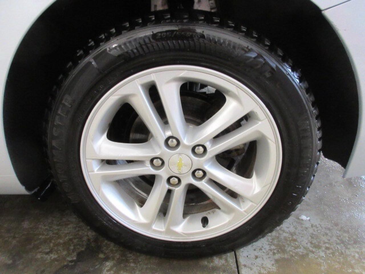 2017 Chevrolet Cruze LT, APPLE/ANDROID, A/C, BT, CAMERA, ALLOYS, 69K! Photo