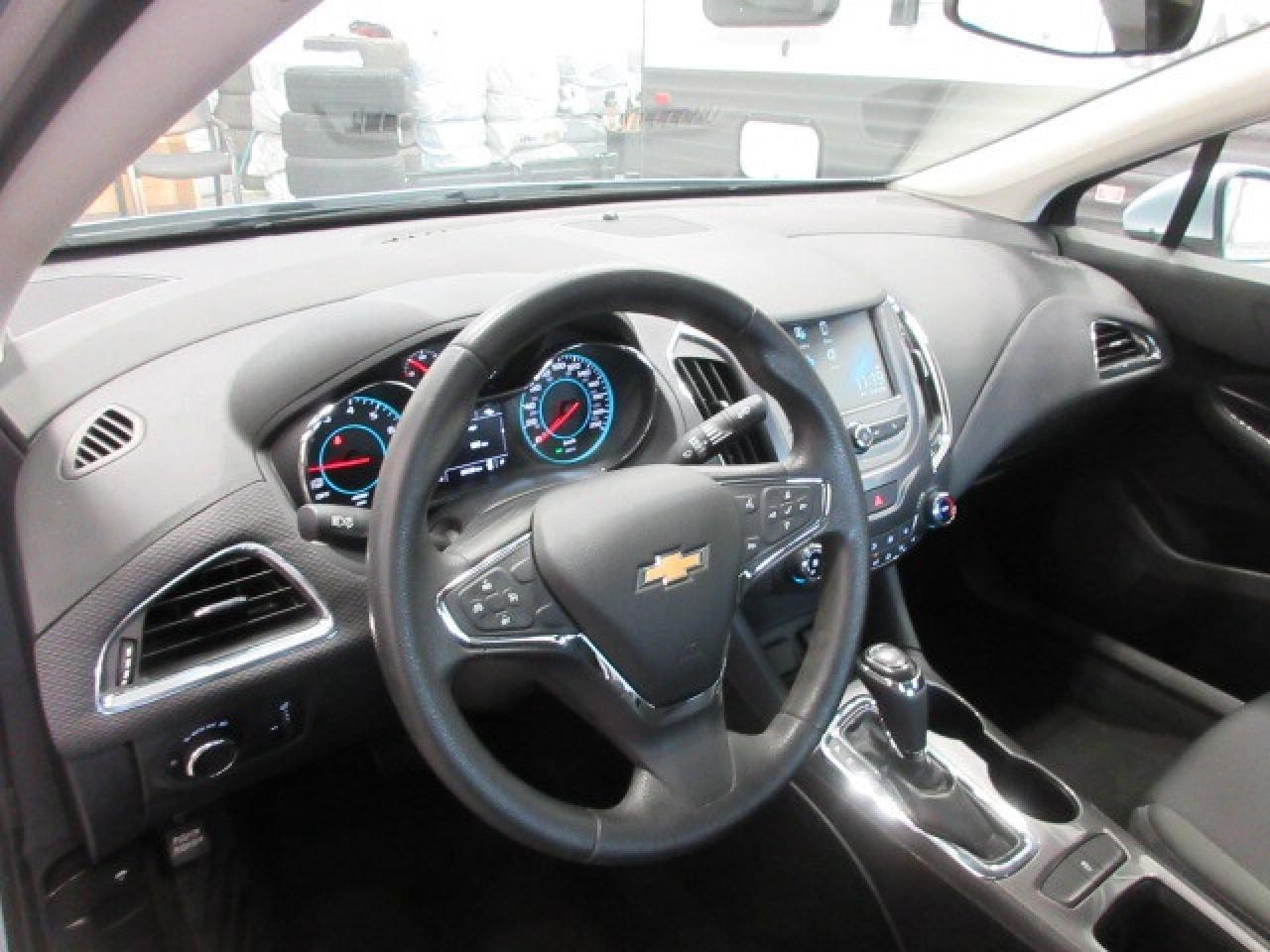 2017 Chevrolet Cruze LT, APPLE/ANDROID, A/C, BT, CAMERA, ALLOYS, 69K! Photo