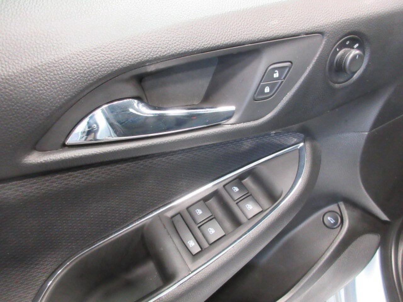 2017 Chevrolet Cruze LT, APPLE/ANDROID, A/C, BT, CAMERA, ALLOYS, 69K! Photo