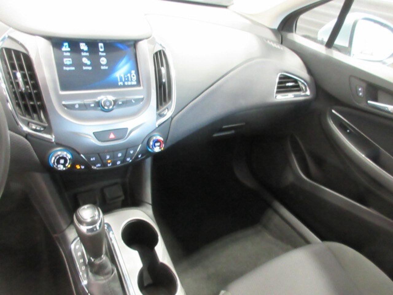 2017 Chevrolet Cruze LT, APPLE/ANDROID, A/C, BT, CAMERA, ALLOYS, 69K! Photo