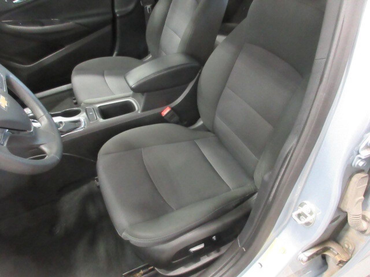 2017 Chevrolet Cruze LT, APPLE/ANDROID, A/C, BT, CAMERA, ALLOYS, 69K! Photo