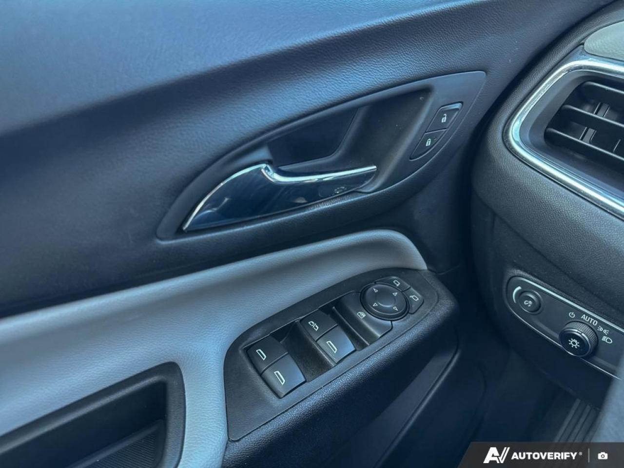 2023 Chevrolet Equinox LS FWD   HTD SEATS   REMTE START   APPLE CARPLAY Photo