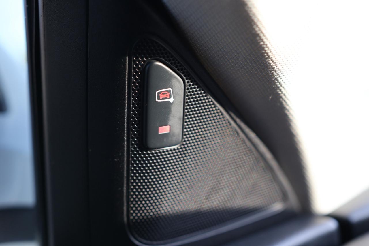 2017 Audi Q3 TECHNIK-S LINE-AWD/NAV/LEATHER/PANOROOF/B CAM/BLIS Photo