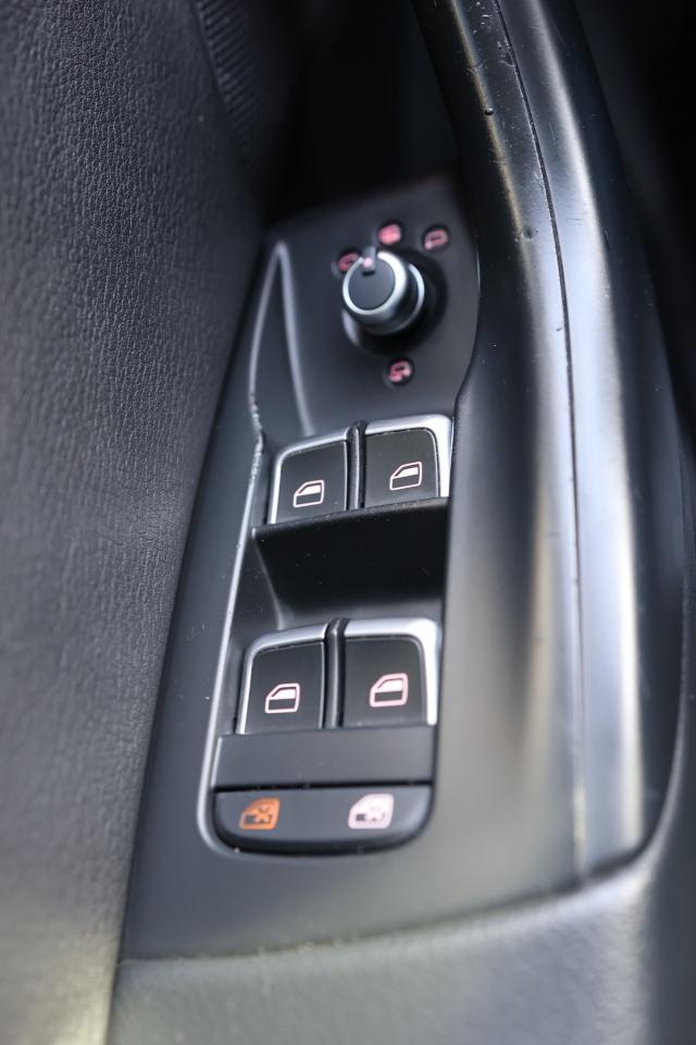 2017 Audi Q3 TECHNIK-S LINE-AWD/NAV/LEATHER/PANOROOF/B CAM/BLIS Photo