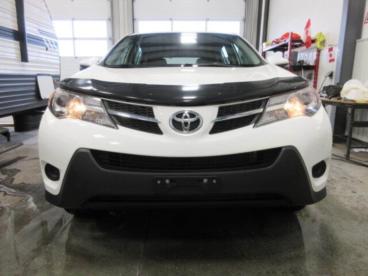 2015 Toyota RAV4 CLEAN CARFAX, AWD, 138K! Photo2