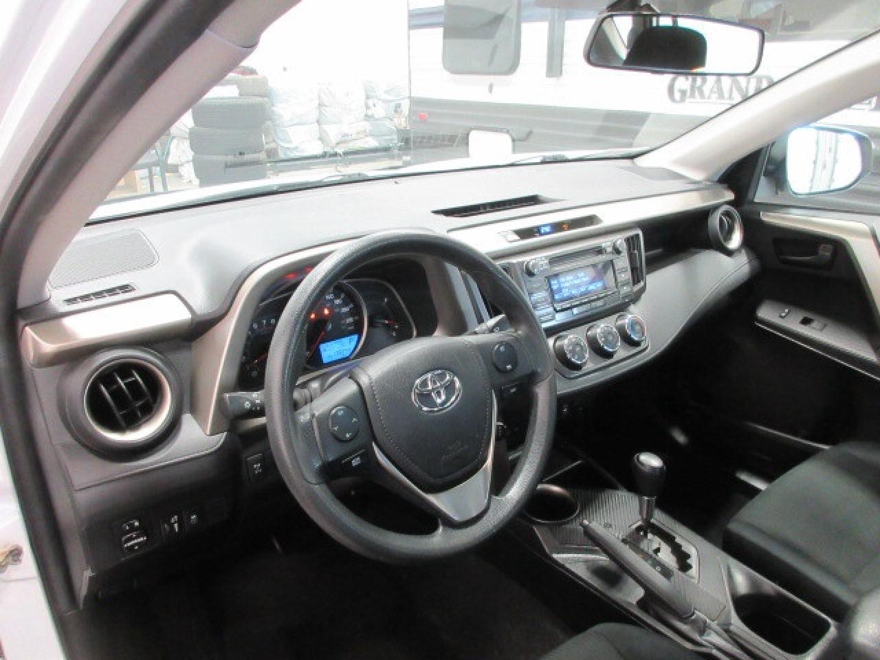 2015 Toyota RAV4 CLEAN CARFAX, AWD, 138K! Photo