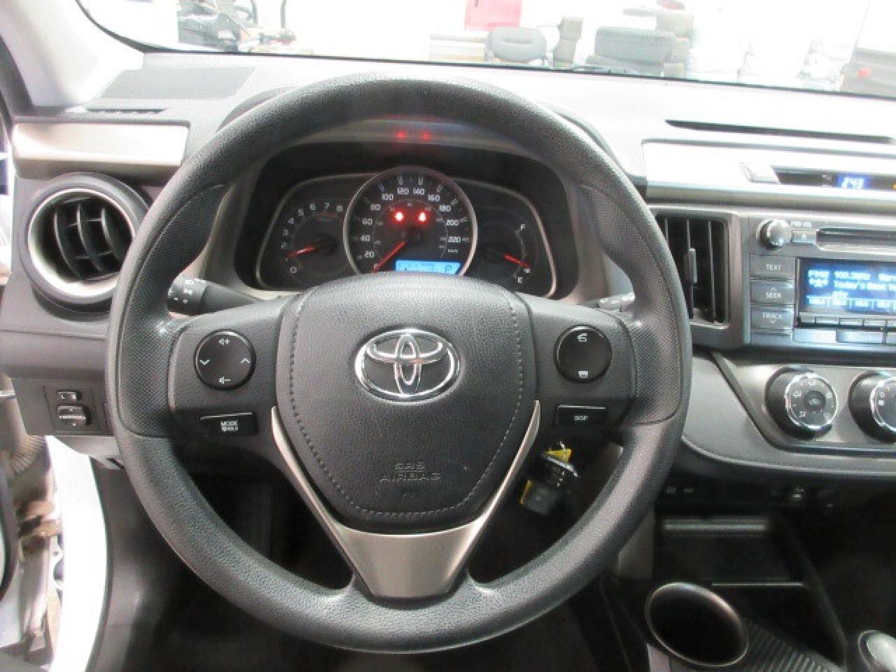 2015 Toyota RAV4 CLEAN CARFAX, AWD, 138K! Photo
