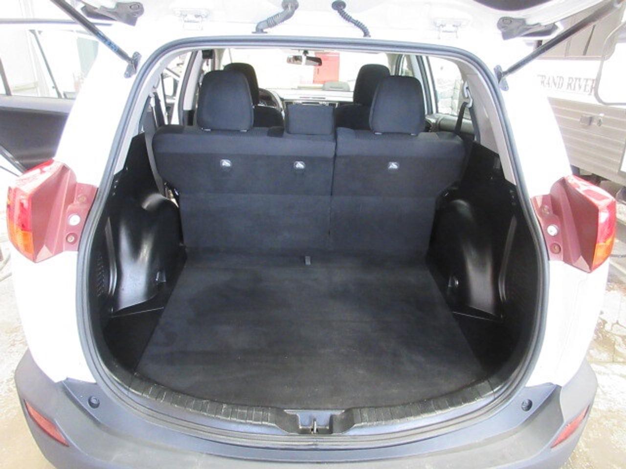 2015 Toyota RAV4 CLEAN CARFAX, AWD, 138K! Photo