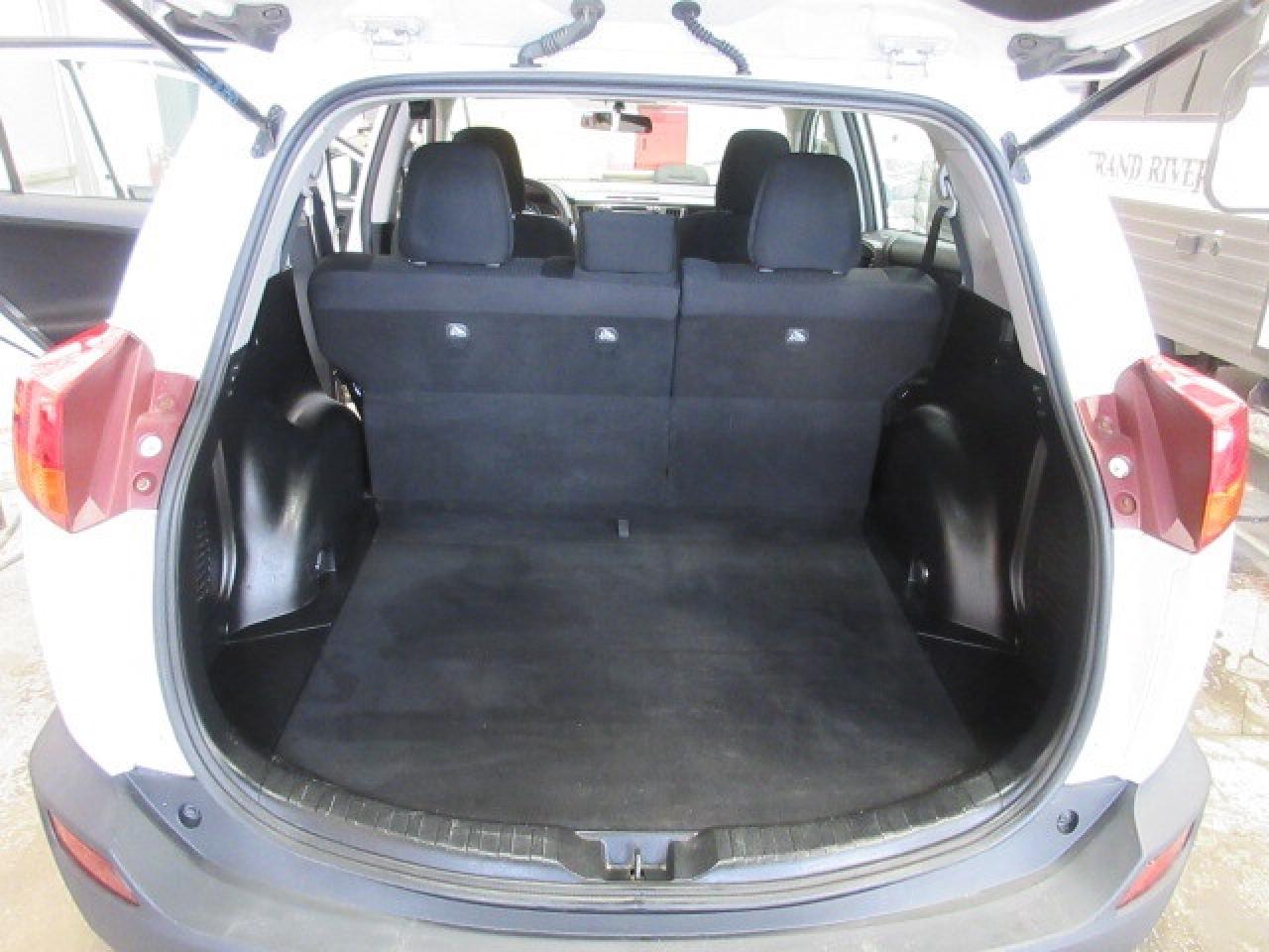 2015 Toyota RAV4 CLEAN CARFAX, AWD, 138K! Photo