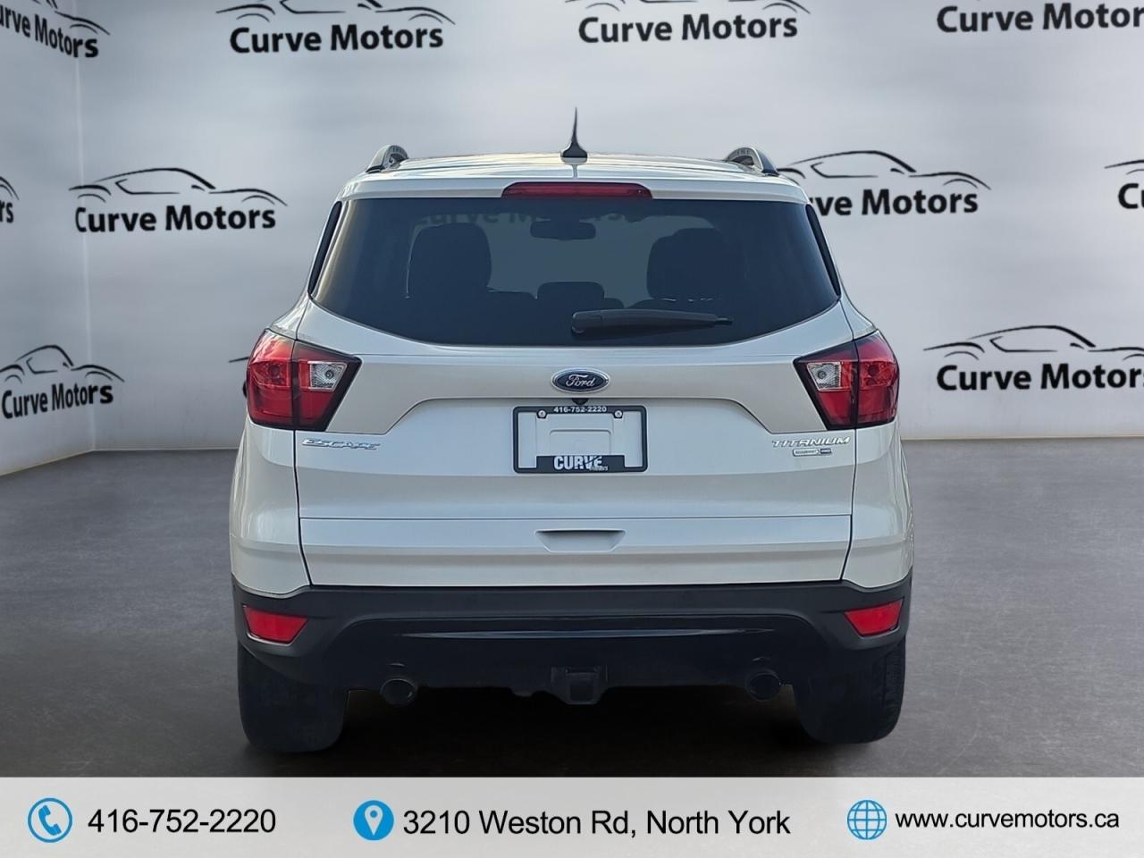 2019 Ford Escape Titanium 4WD * VERY LOW KM / PANORAMIC ROOF / XENO Photo