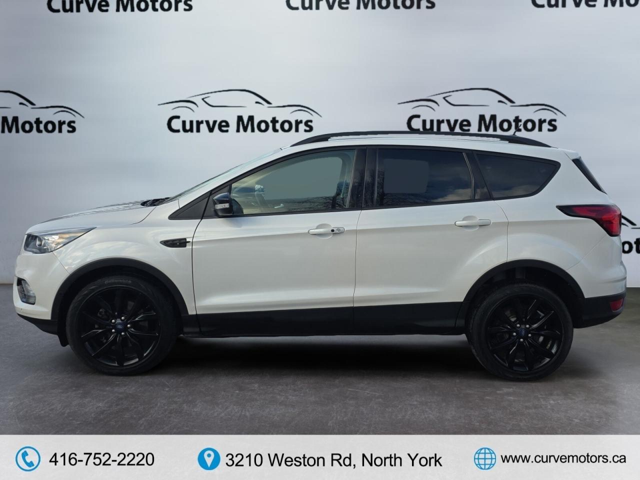 2019 Ford Escape Titanium 4WD * VERY LOW KM / PANORAMIC ROOF / XENO Photo
