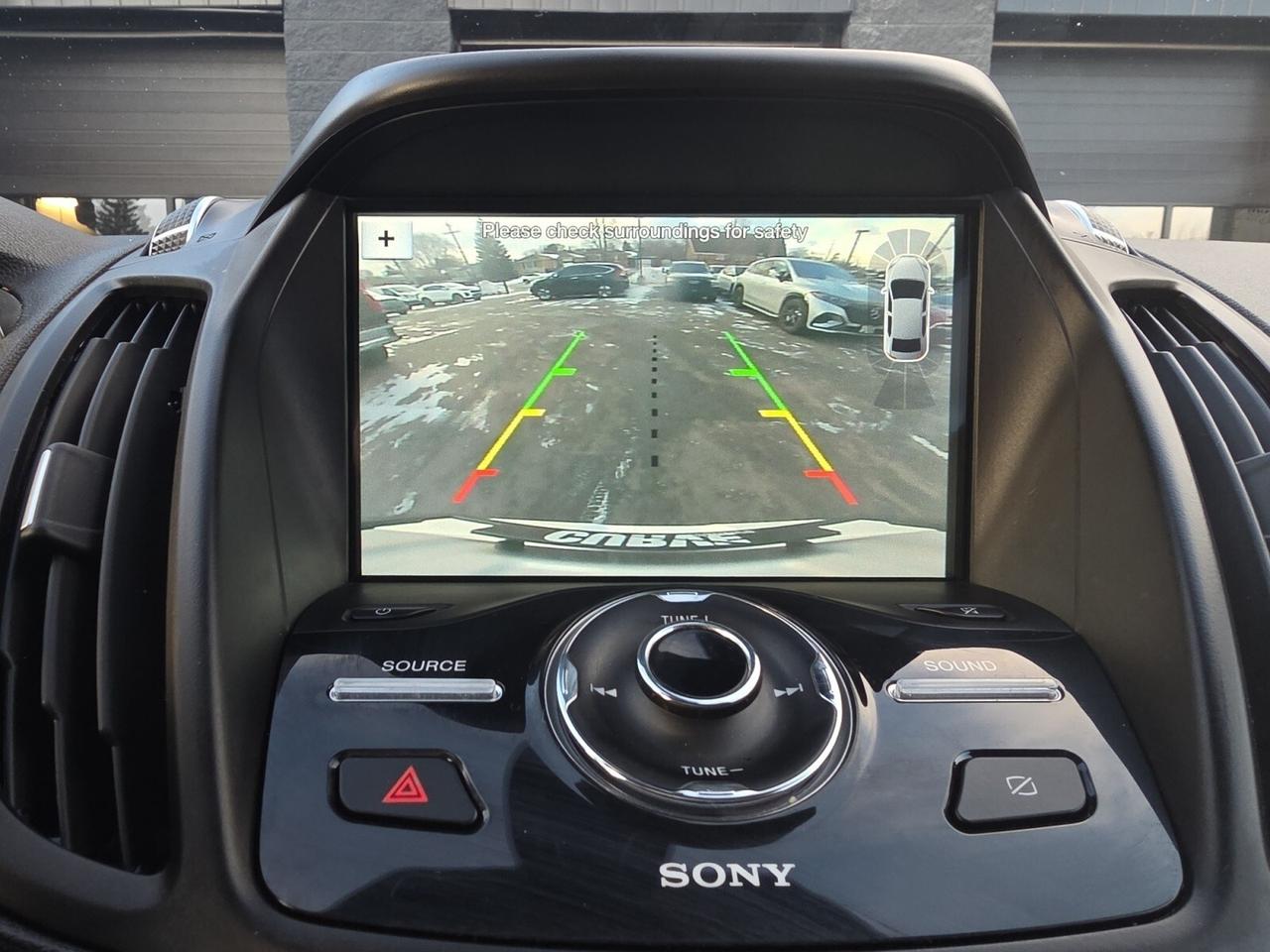 2019 Ford Escape Titanium 4WD * VERY LOW KM / PANORAMIC ROOF / XENO Photo