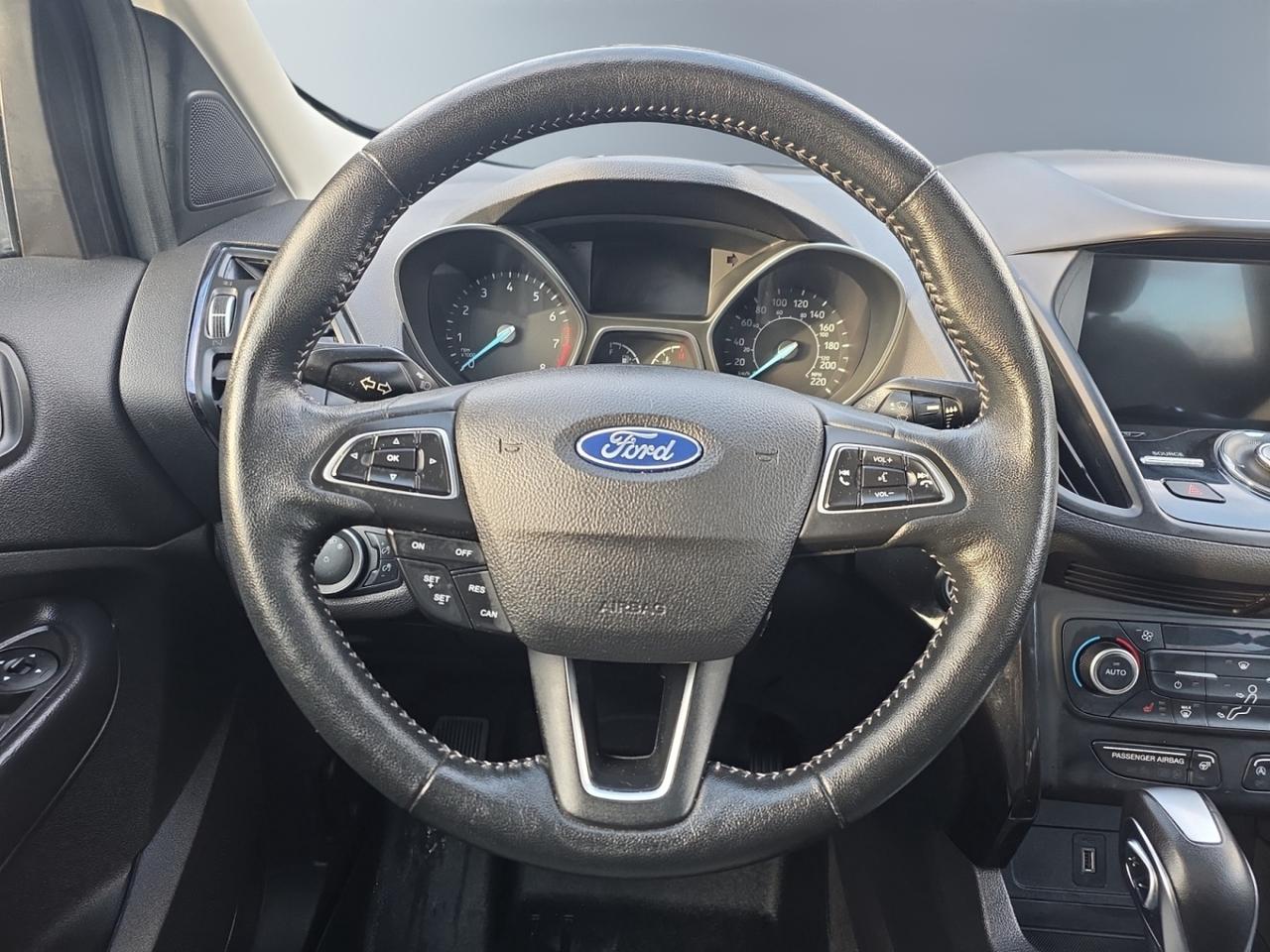 2019 Ford Escape Titanium 4WD * VERY LOW KM / PANORAMIC ROOF / XENO Photo