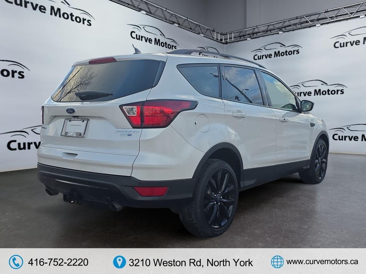 2019 Ford Escape Titanium 4WD * VERY LOW KM / PANORAMIC ROOF / XENO Photo