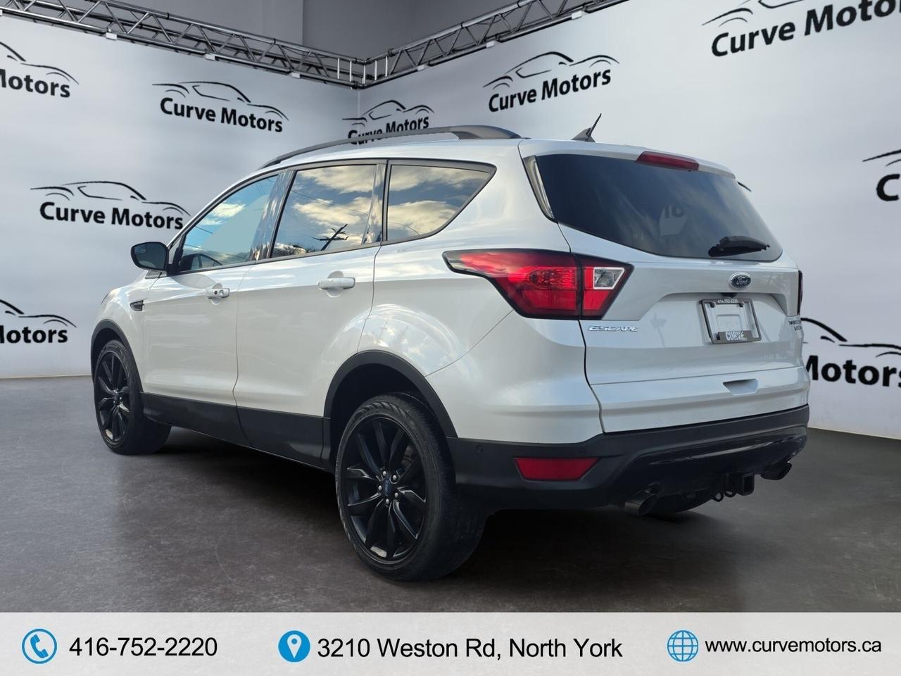 2019 Ford Escape Titanium 4WD * VERY LOW KM / PANORAMIC ROOF / XENO Photo