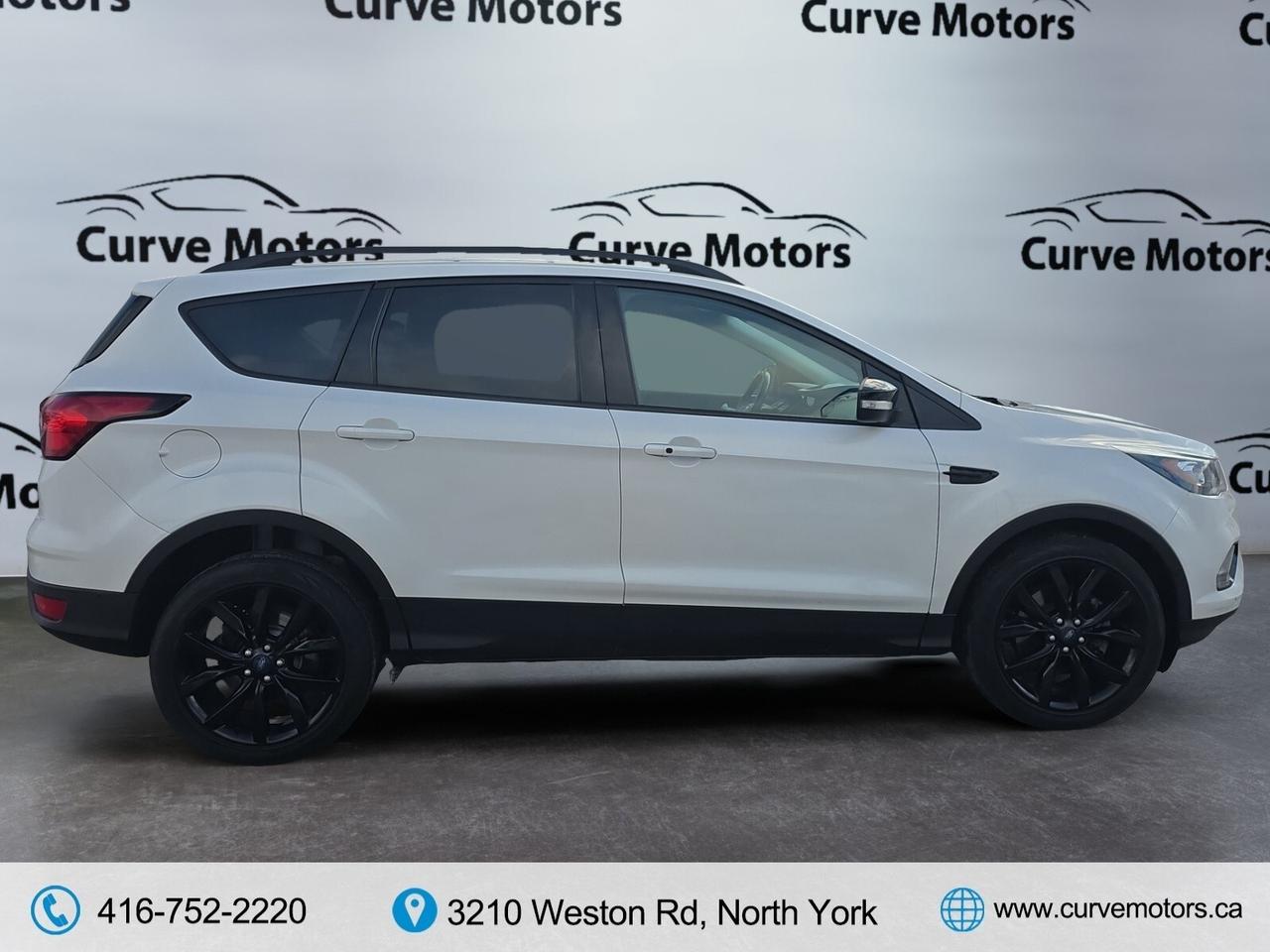 2019 Ford Escape Titanium 4WD * VERY LOW KM / PANORAMIC ROOF / XENO Photo