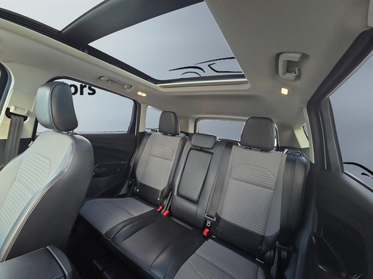 2019 Ford Escape Titanium 4WD * VERY LOW KM / PANORAMIC ROOF / XENO Photo